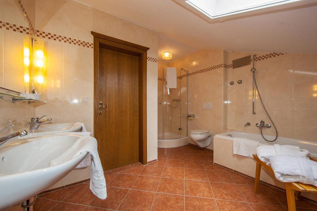 Gaestehaus Laerchenhang Mittenwald Room photo