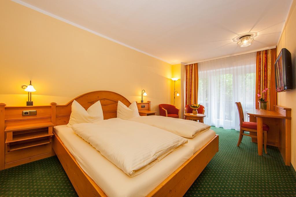 Gaestehaus Laerchenhang Mittenwald Exterior photo